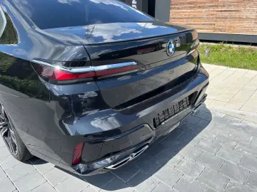 M760 e xDrive Iconic SkyDACH Autobahnassistent