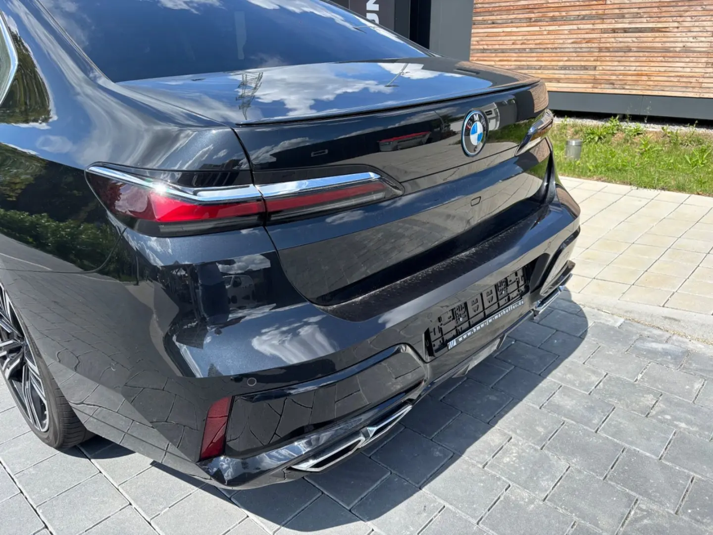 M760 e xDrive Iconic SkyDACH Autobahnassistent
