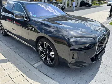 M760 e xDrive Iconic SkyDACH Autobahnassistent
