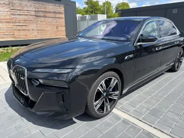 M760 e xDrive Iconic SkyDACH Autobahnassistent