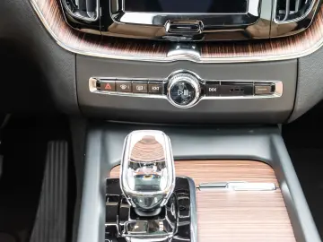 XC60 B4 AWD Plus Dark