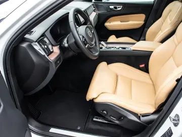 XC60 B4 AWD Plus Dark