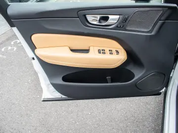 XC60 B4 AWD Plus Dark