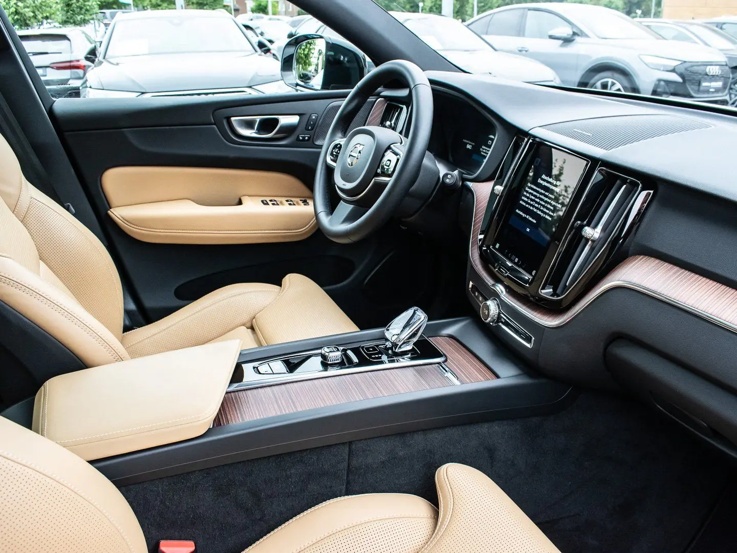 XC60 B4 AWD Plus Dark