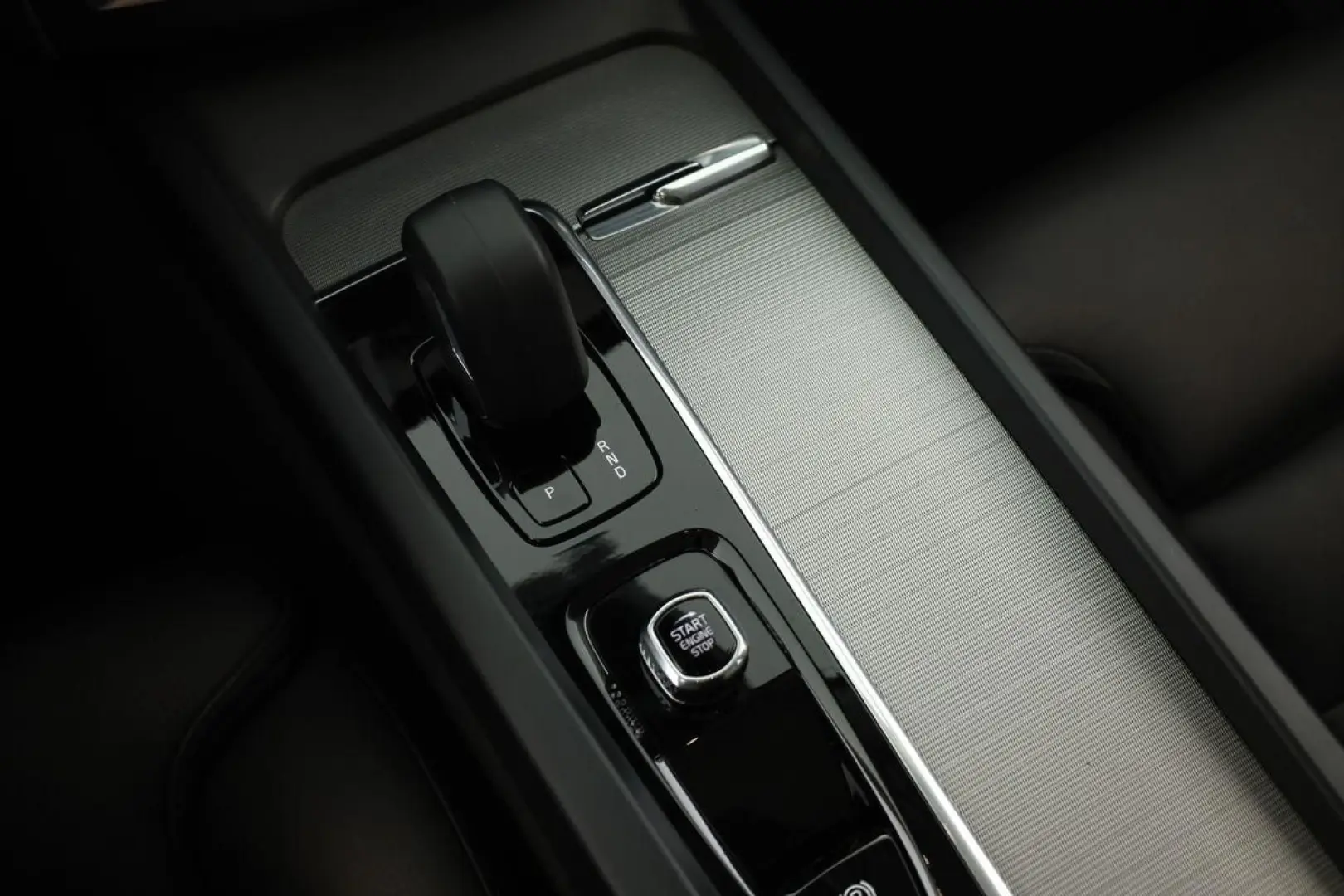 XC60 B4 AWD Plus Dark
