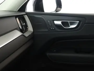 XC60 B4 AWD Plus Dark