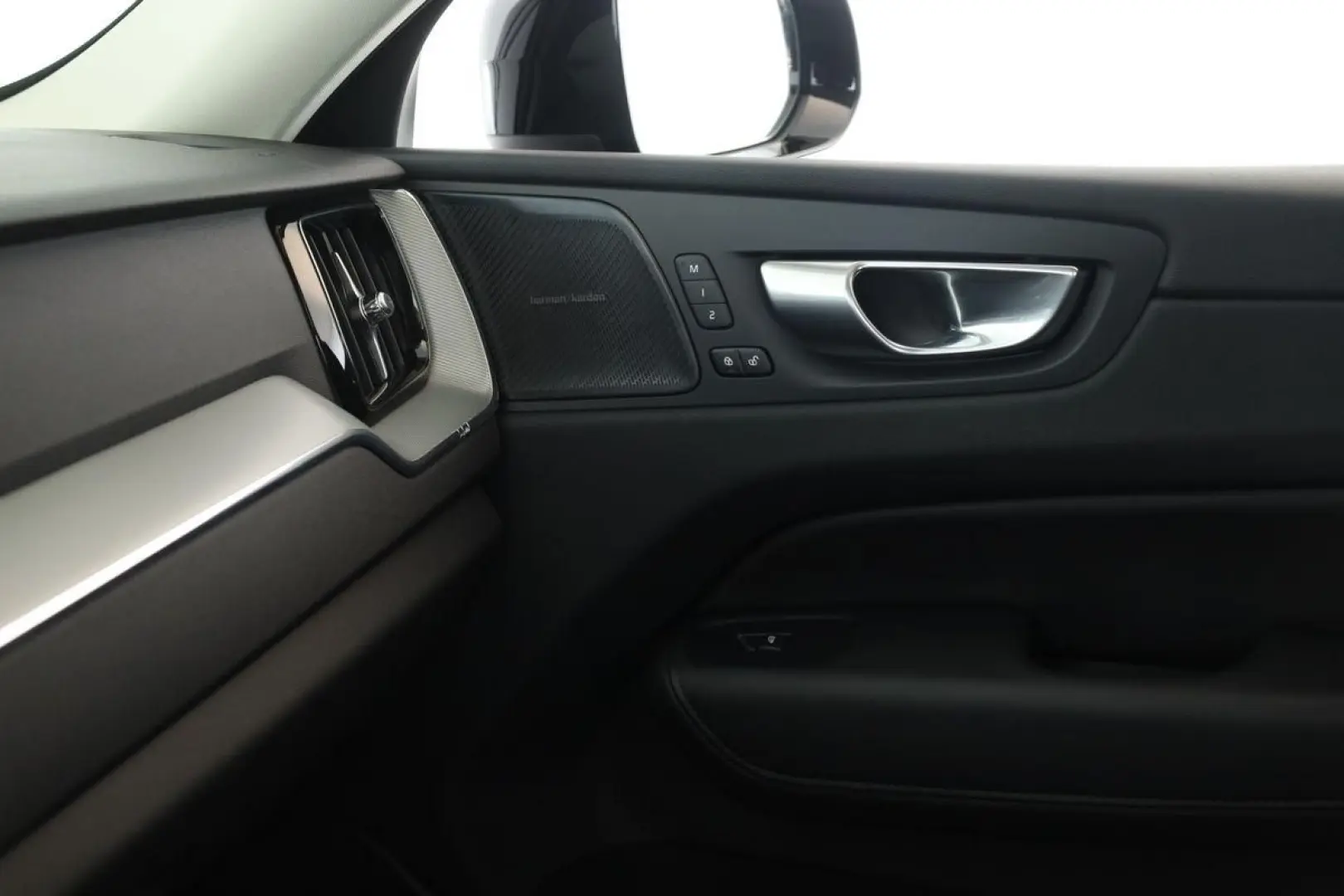 XC60 B4 AWD Plus Dark