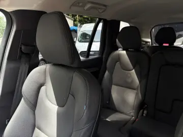 XC90 T8 AWD Core  7-Locuri