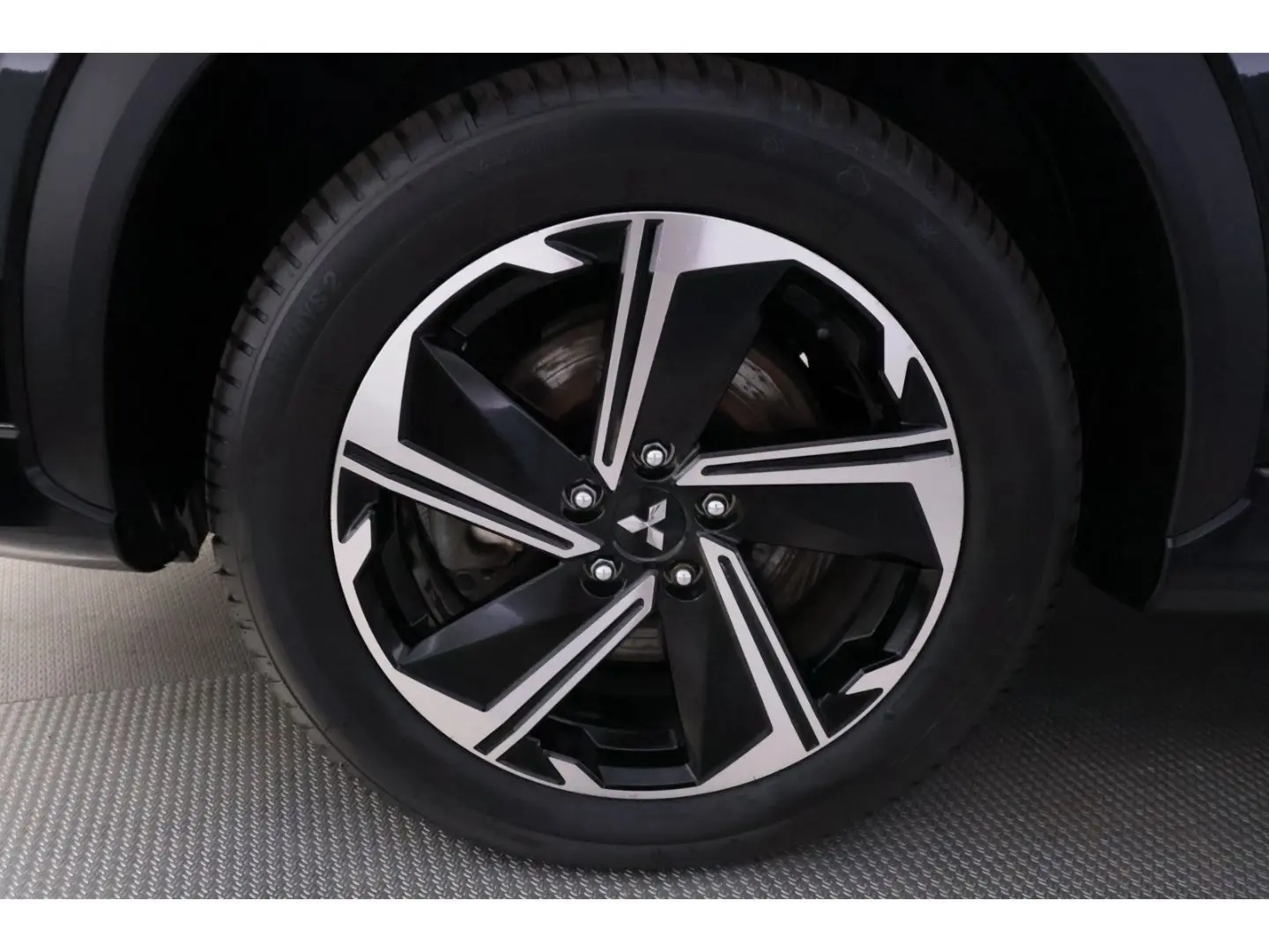 MITSUBISHI Eclipse Cross 2.4MIVEC 4WD Aut+LED+KAMERA LEASING