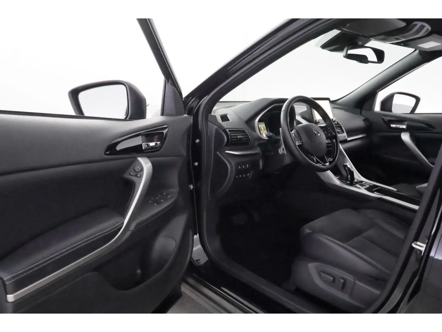 MITSUBISHI Eclipse Cross 2.4MIVEC 4WD Aut+LED+KAMERA LEASING