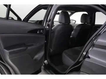 MITSUBISHI Eclipse Cross 2.4MIVEC 4WD Aut+LED+KAMERA LEASING