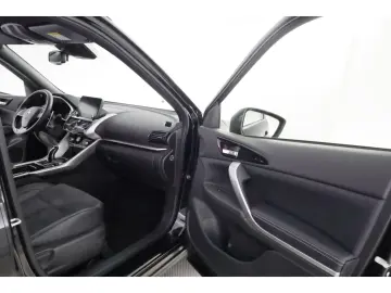 MITSUBISHI Eclipse Cross 2.4MIVEC 4WD Aut+LED+KAMERA LEASING