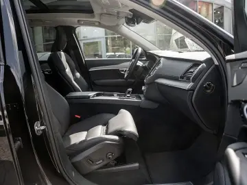 VOLVO XC90 T8 AWD Ultra Bright PANO 360° 7-LOCURI/LEASING