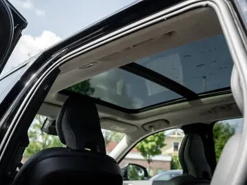 VOLVO XC90 T8 AWD Ultra Bright PANO 360° 7-LOCURI/LEASING