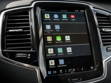 VOLVO XC90 T8 AWD Ultra Bright PANO 360° 7-LOCURI/LEASING