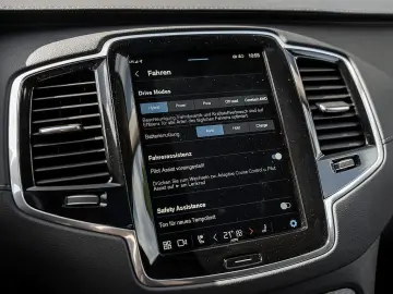 VOLVO XC90 T8 AWD Ultra Bright PANO 360° 7-LOCURI/LEASING