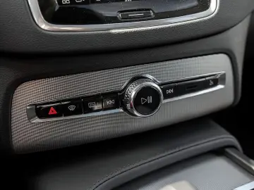 VOLVO XC90 T8 AWD Ultra Bright PANO 360° 7-LOCURI/LEASING