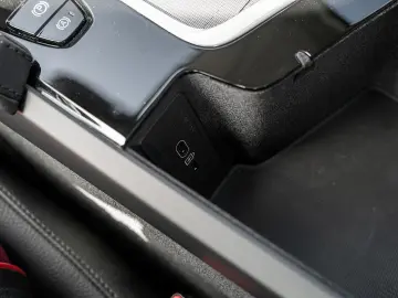 VOLVO XC90 T8 AWD Ultra Bright PANO 360° 7-LOCURI/LEASING
