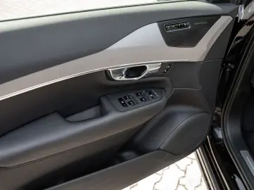 VOLVO XC90 T8 AWD Ultra Bright PANO 360° 7-LOCURI/LEASING