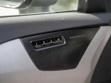 VOLVO XC90 T8 AWD Ultra Bright PANO 360° 7-LOCURI/LEASING