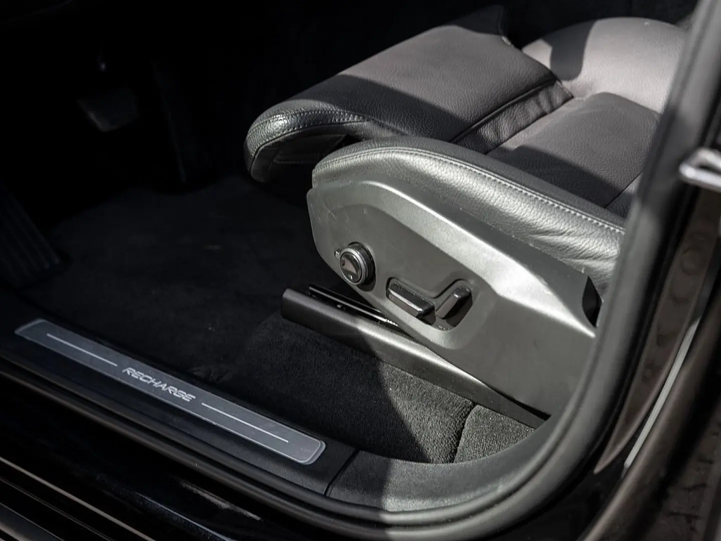 VOLVO XC90 T8 AWD Ultra Bright PANO 360° 7-LOCURI/LEASING