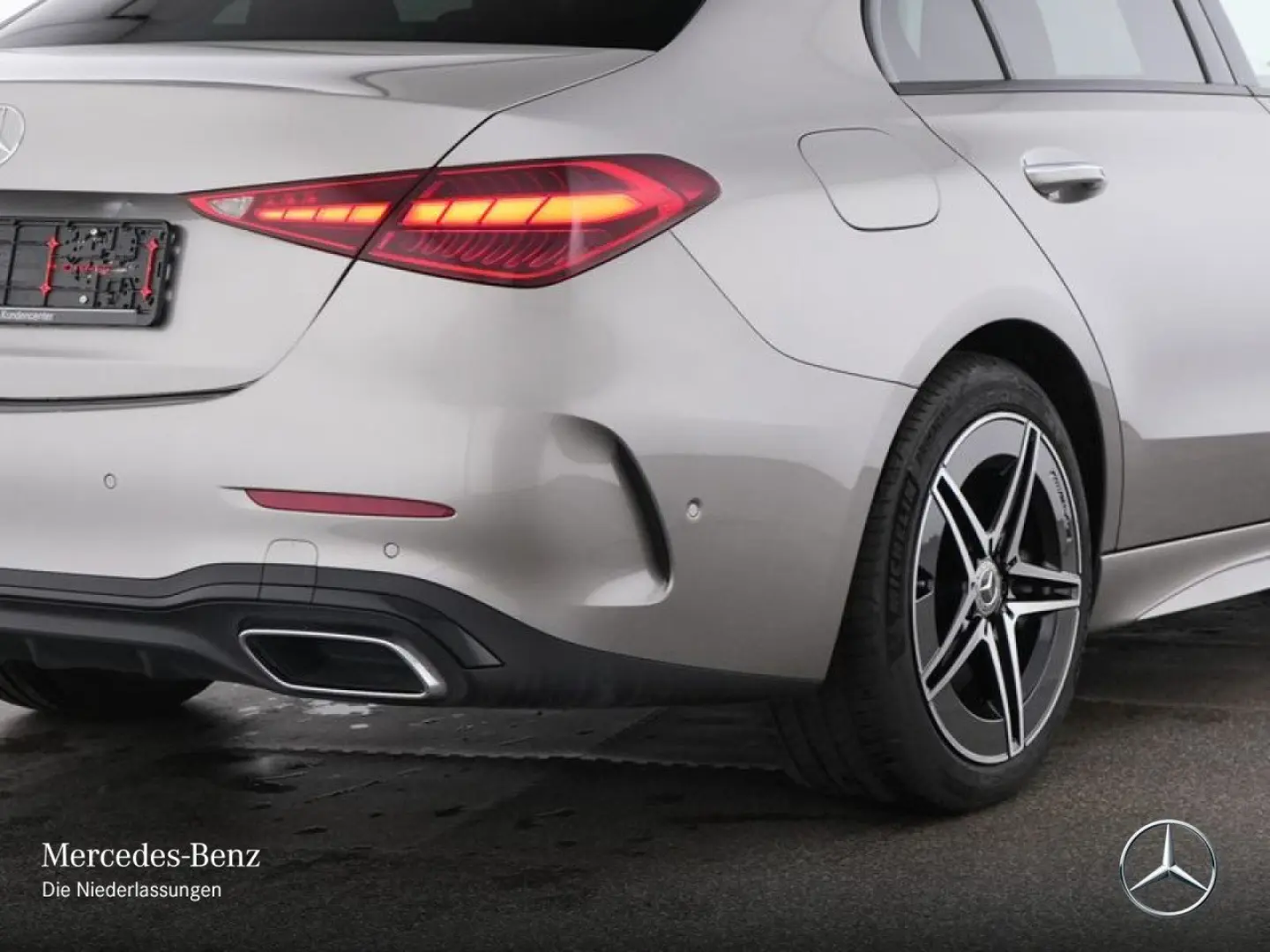 MERCEDES BENZ C300 e AMG/Pano/Distr./Night/Digi-Li/Burmester
