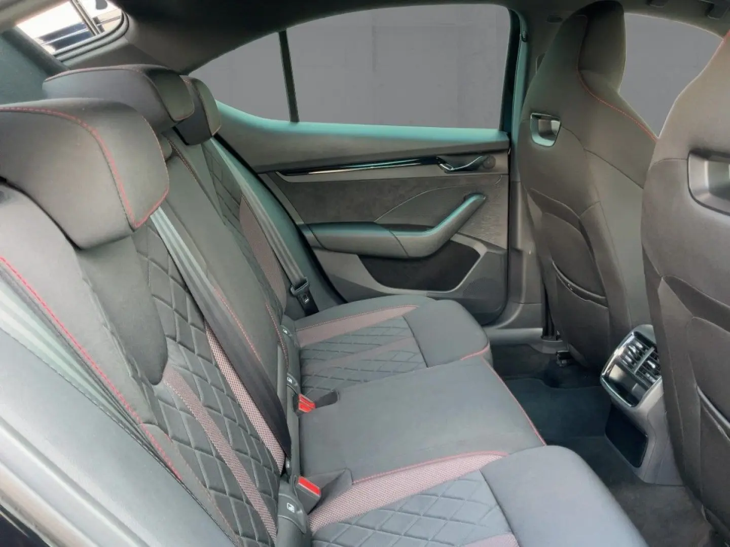 SKODA Octavia Limousine RS 2.0 TSI DSG MATRIX+LEASING