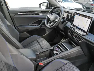 VOLKSWAGEN Tiguan 2.0 TDI R-Line DCC IQ.LIGHT LEASING