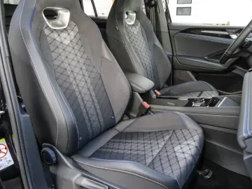 VOLKSWAGEN Tiguan 2.0 TDI R-Line DCC IQ.LIGHT LEASING