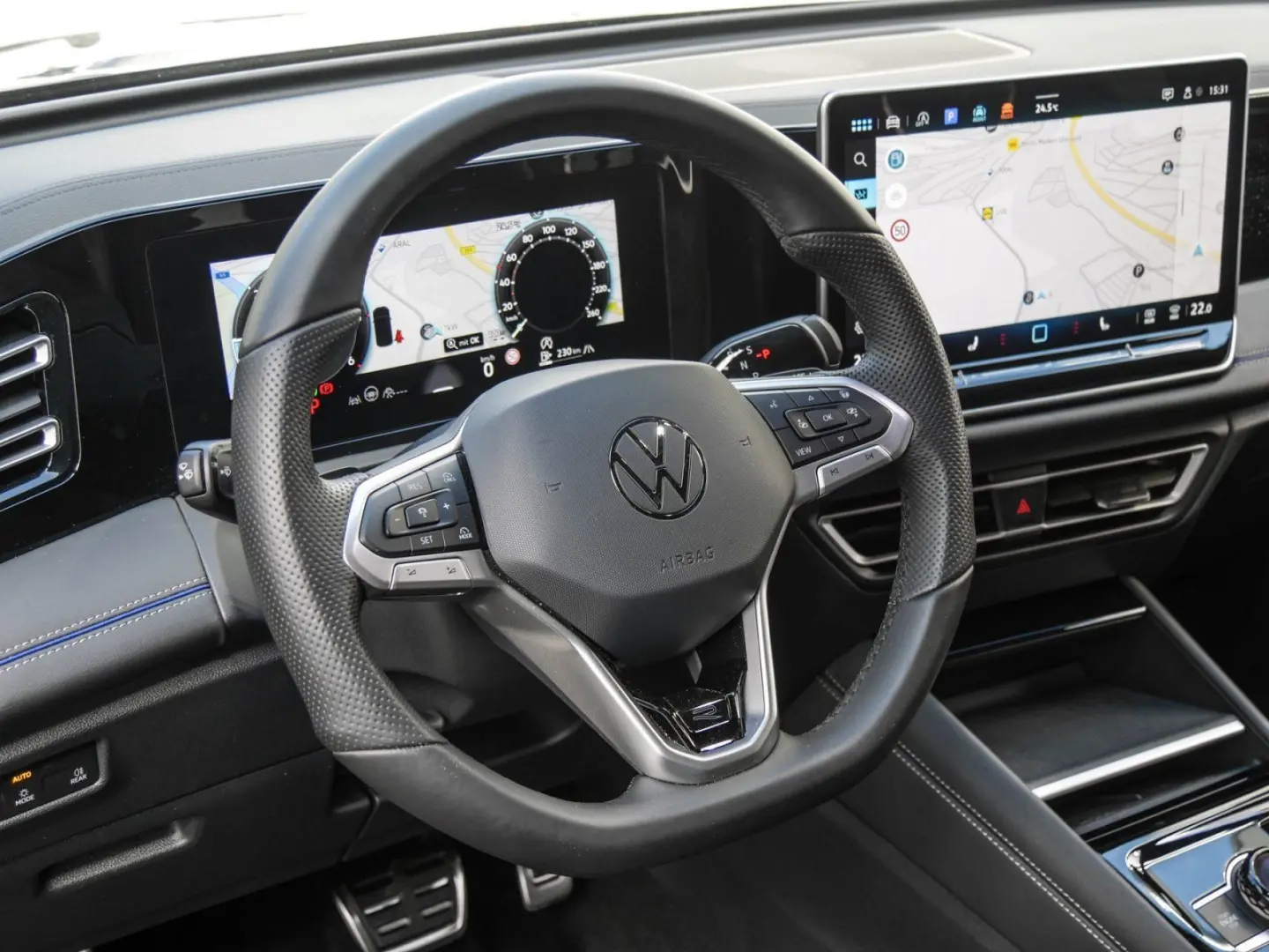 VOLKSWAGEN Tiguan 2.0 TDI R-Line DCC IQ.LIGHT LEASING