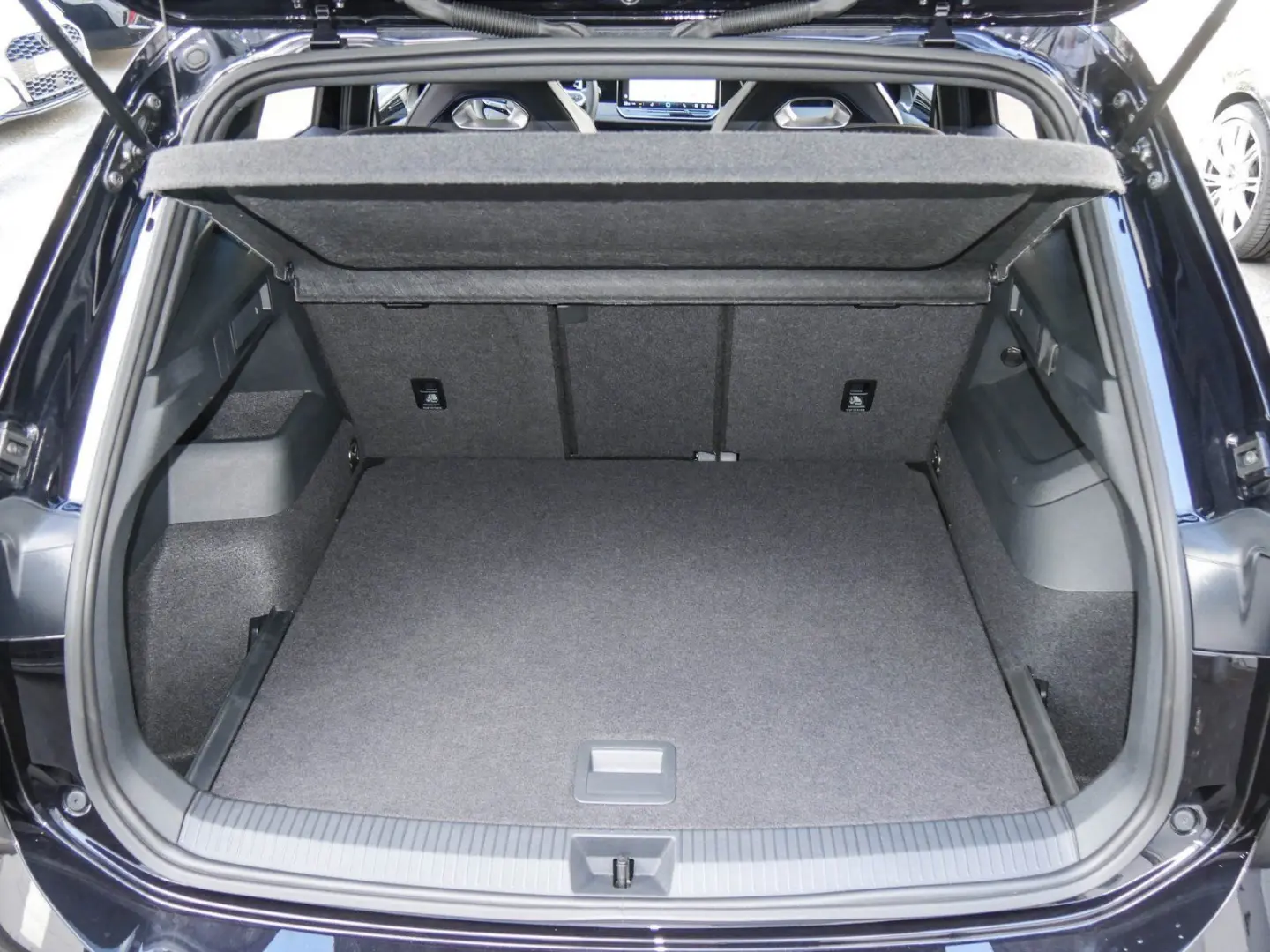 VOLKSWAGEN Tiguan 2.0 TDI R-Line DCC IQ.LIGHT LEASING