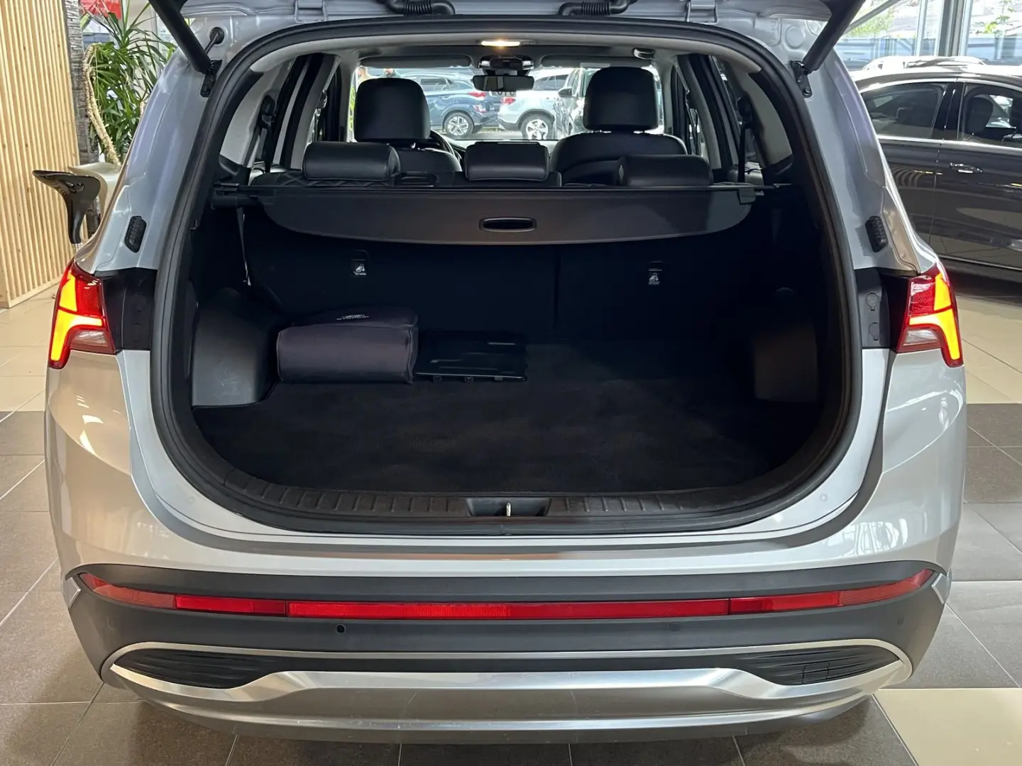 Santa Fe Prime Hybrid 4WD Pano. HUD R.Cam Leder