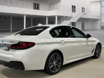 530e xDrive M-Paket LED*AHK*HuD*360°*SHZ*VIRTUAL
