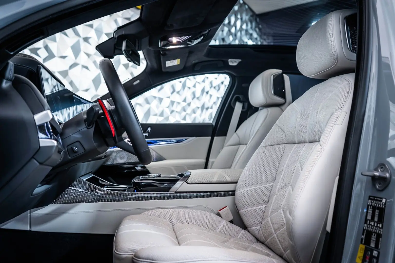 M760  e xDrive * Theatre* Msport* Bowers&Wilkins