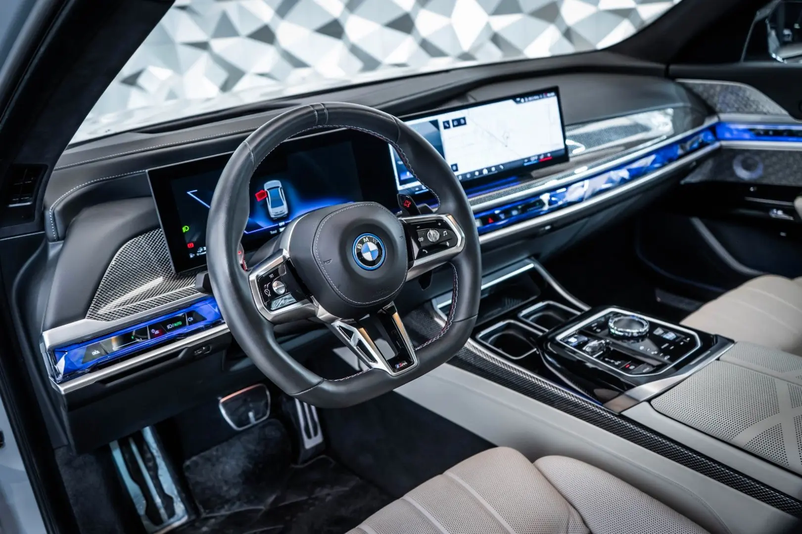 M760  e xDrive * Theatre* Msport* Bowers&Wilkins