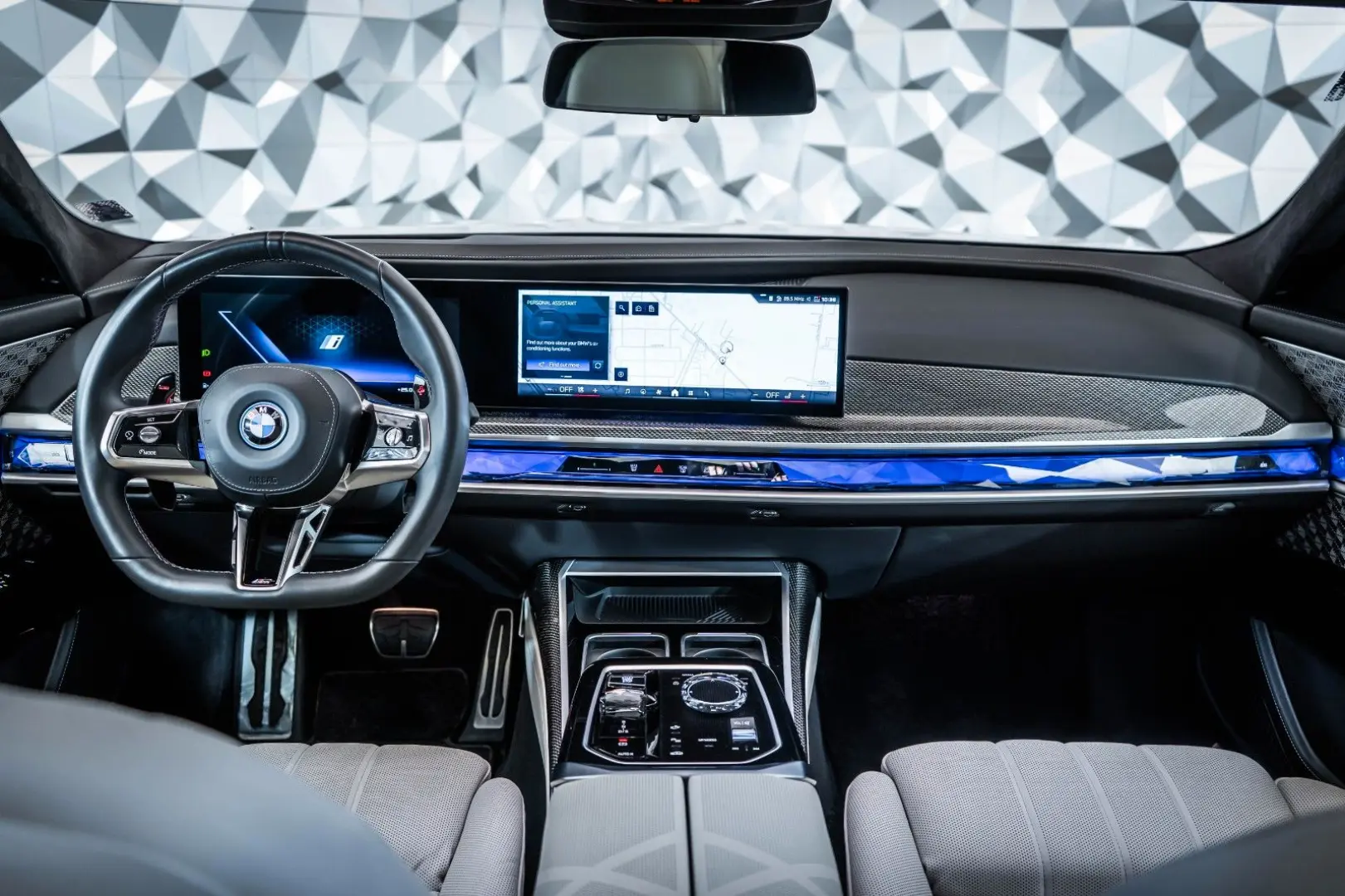 M760  e xDrive * Theatre* Msport* Bowers&Wilkins