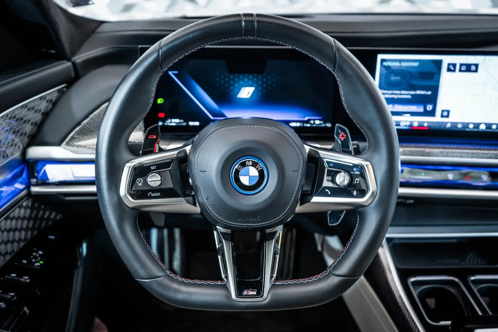 M760  e xDrive * Theatre* Msport* Bowers&Wilkins