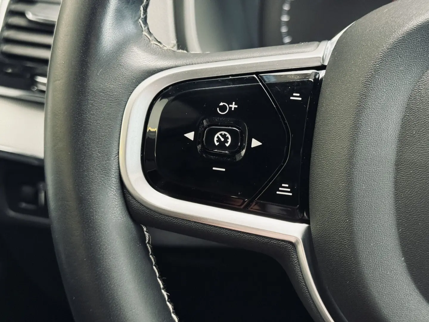 XC90 R Design AWD 7-Sitzer |AHK|HUD|PANO|360*
