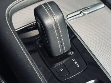 XC90 R Design AWD 7-Sitzer |AHK|HUD|PANO|360*