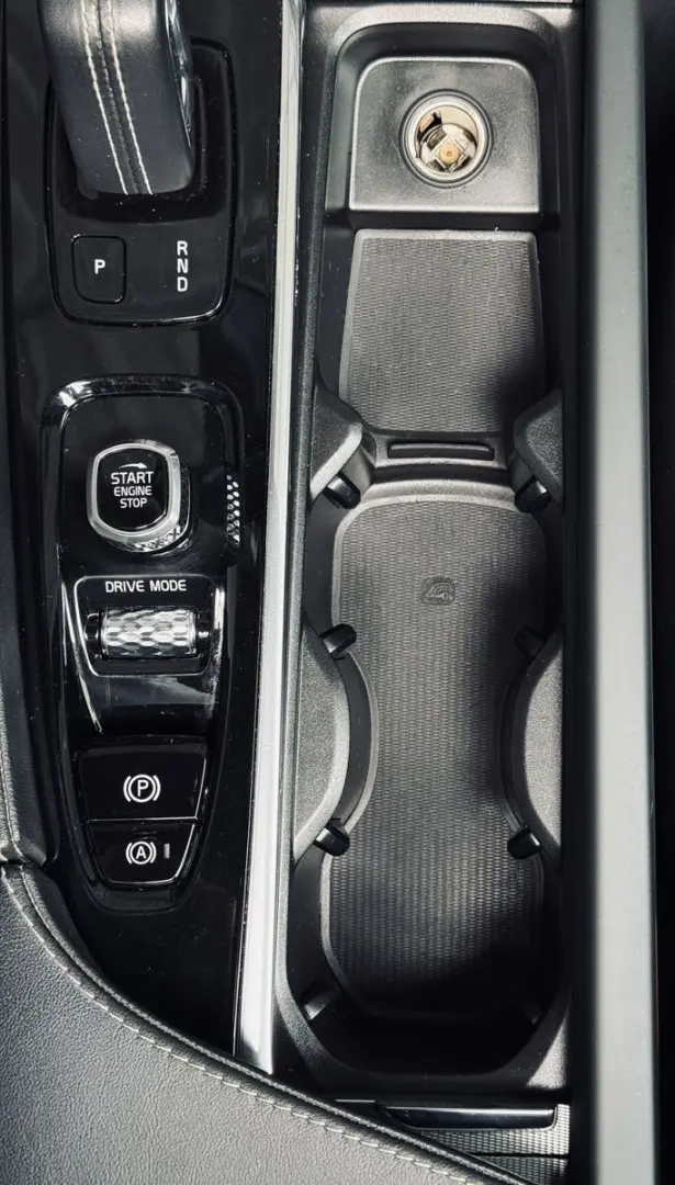 XC90 R Design AWD 7-Sitzer |AHK|HUD|PANO|360*