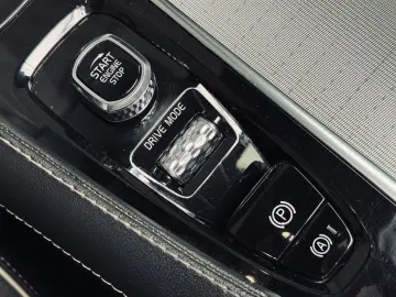 XC90 R Design AWD 7-Sitzer |AHK|HUD|PANO|360*