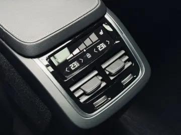 XC90 R Design AWD 7-Sitzer |AHK|HUD|PANO|360*