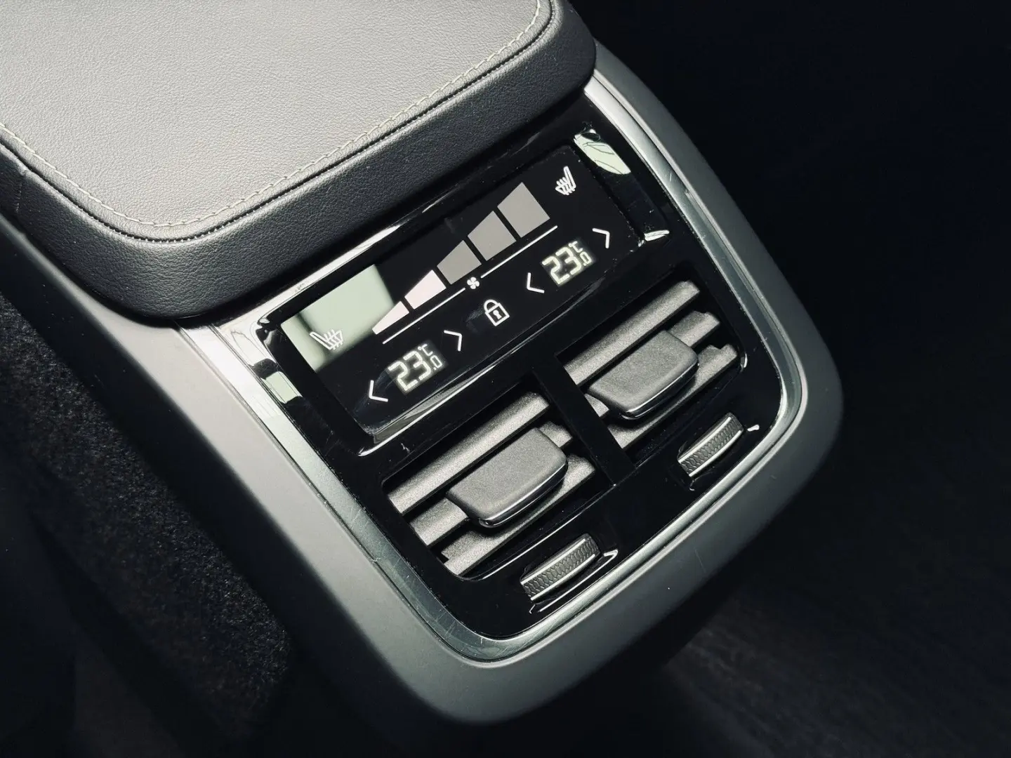 XC90 R Design AWD 7-Sitzer |AHK|HUD|PANO|360*