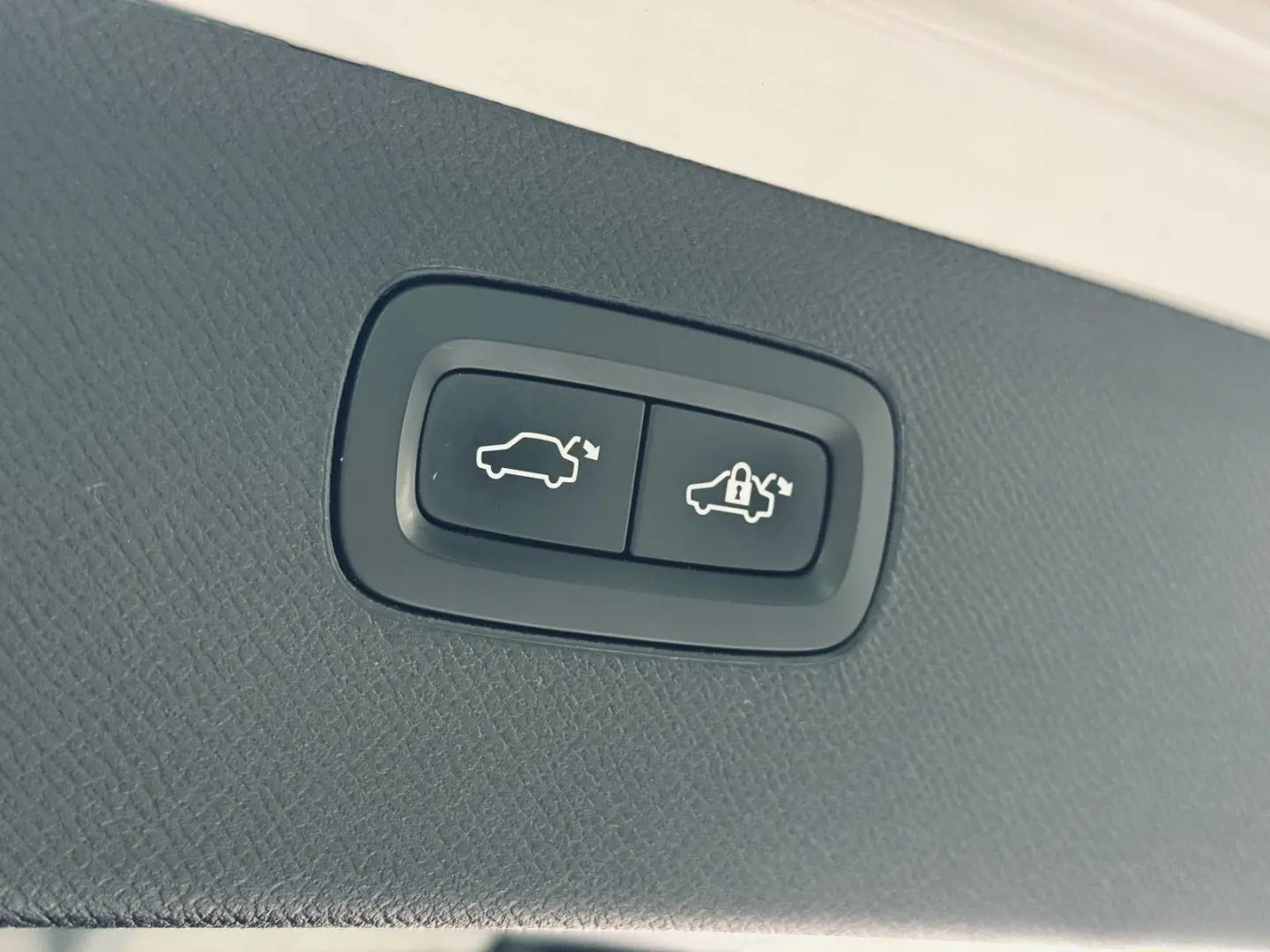 XC90 R Design AWD 7-Sitzer |AHK|HUD|PANO|360*