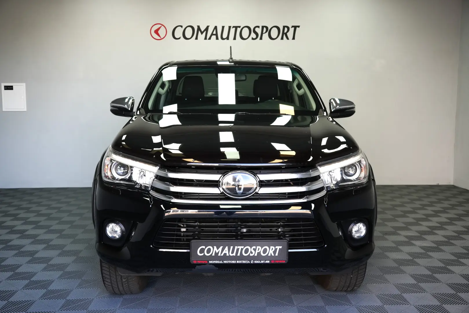 TOYOTA HILUX DC 2.4D AT INVINCIBLE