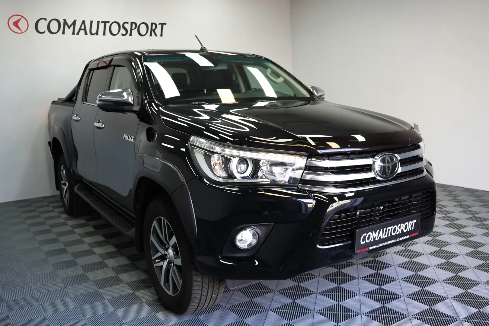 TOYOTA HILUX DC 2.4D AT INVINCIBLE