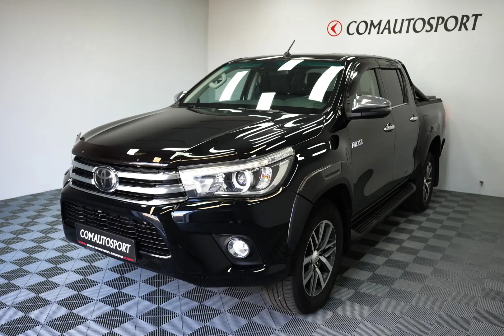 TOYOTA HILUX DC 2.4D AT INVINCIBLE