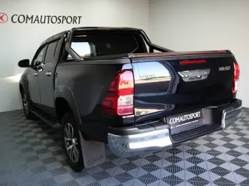 TOYOTA HILUX DC 2.4D AT INVINCIBLE