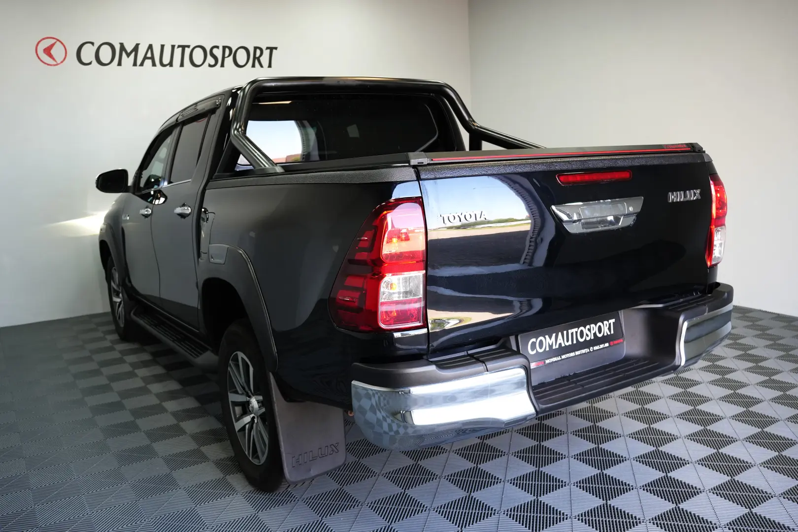 TOYOTA HILUX DC 2.4D AT INVINCIBLE