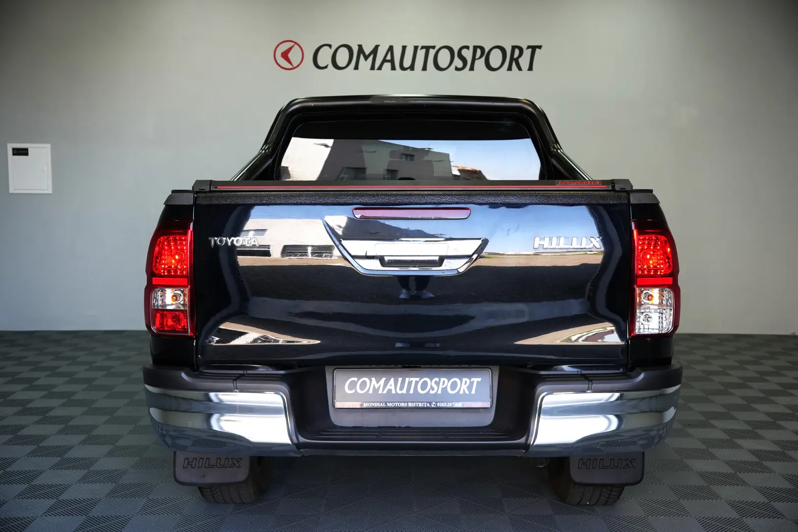 TOYOTA HILUX DC 2.4D AT INVINCIBLE